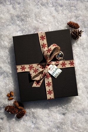 Holiday Wine & Gift Bundle